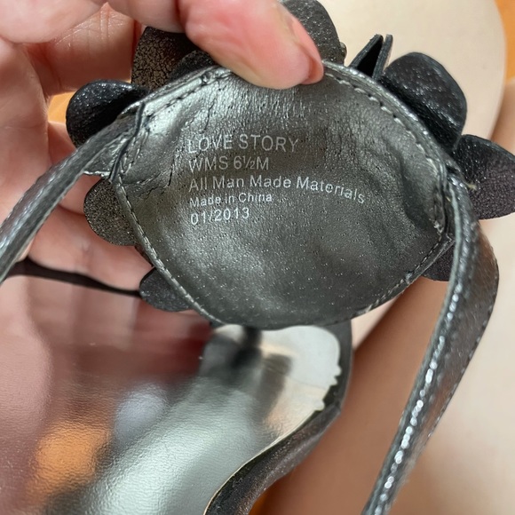 Kenneth Cole Reaction Dark Gray Silver Sandals 6.5 - Picture 9 of 9